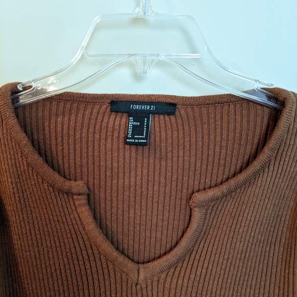 Cropped ribbed long sleeve pullover notched vneck top - Picture 2 of 4